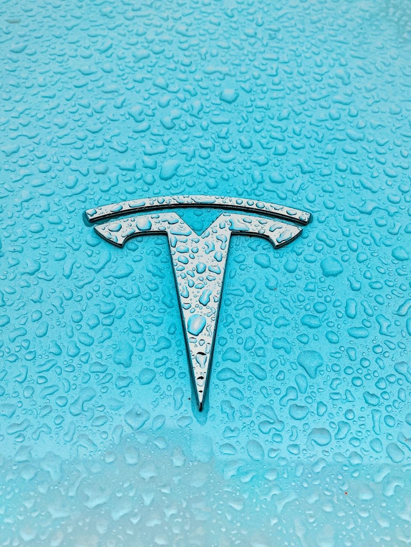 Tesla Tam Şarj Kaç Km Gidiyor?