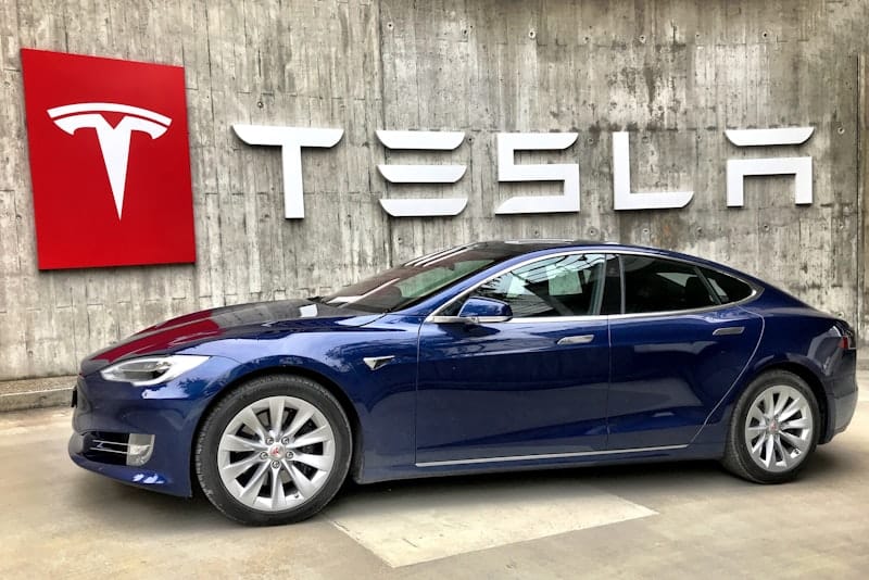 Tesla Tam Şarj Kaç Km Gidiyor?
