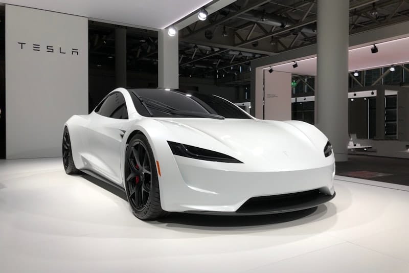 Tesla Tam Şarj Kaç Km Gidiyor?